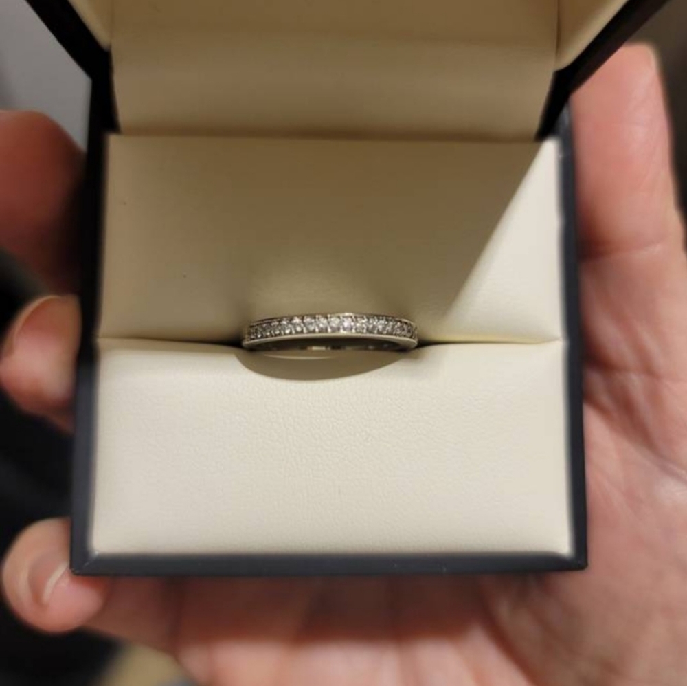 Beautiful VVS diamond band - Picture 2 of 10